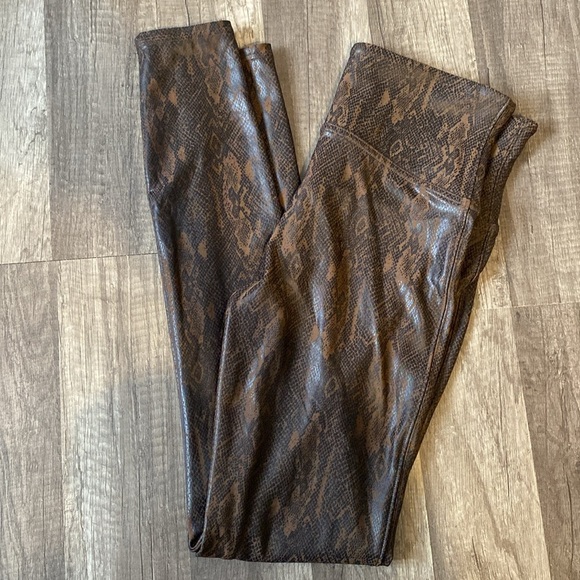 Spanx Snakeskin Faux Leather Leggings Brown Size L - Picture 4 of 6